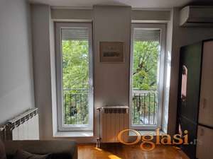 Izdajem kompletno opremljen, renoviran studio